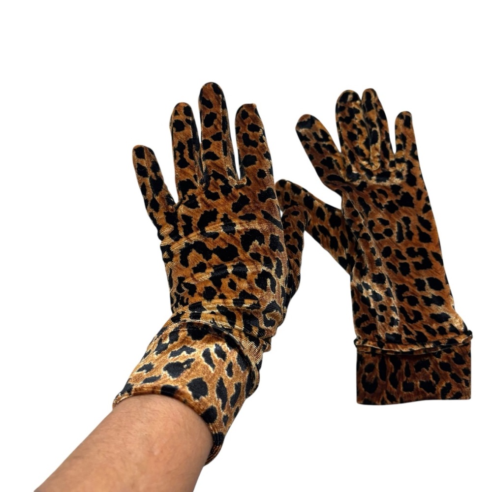 Ladies New without Tags Velour Leopard Print Gloves One Size